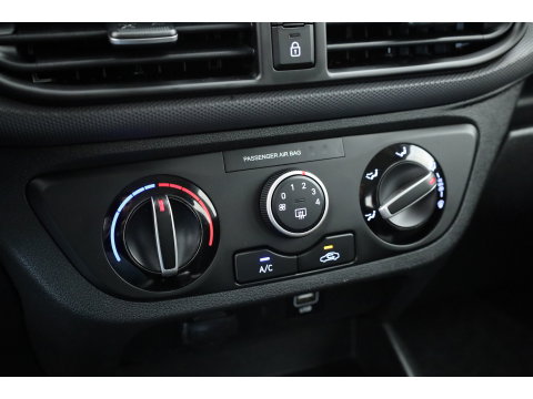 Hyundai i10 1.0 Comfort | Rijklaar! | Cruise Control | All Season | Lane Assist | DAB | Apple CarPlay & Android Auto