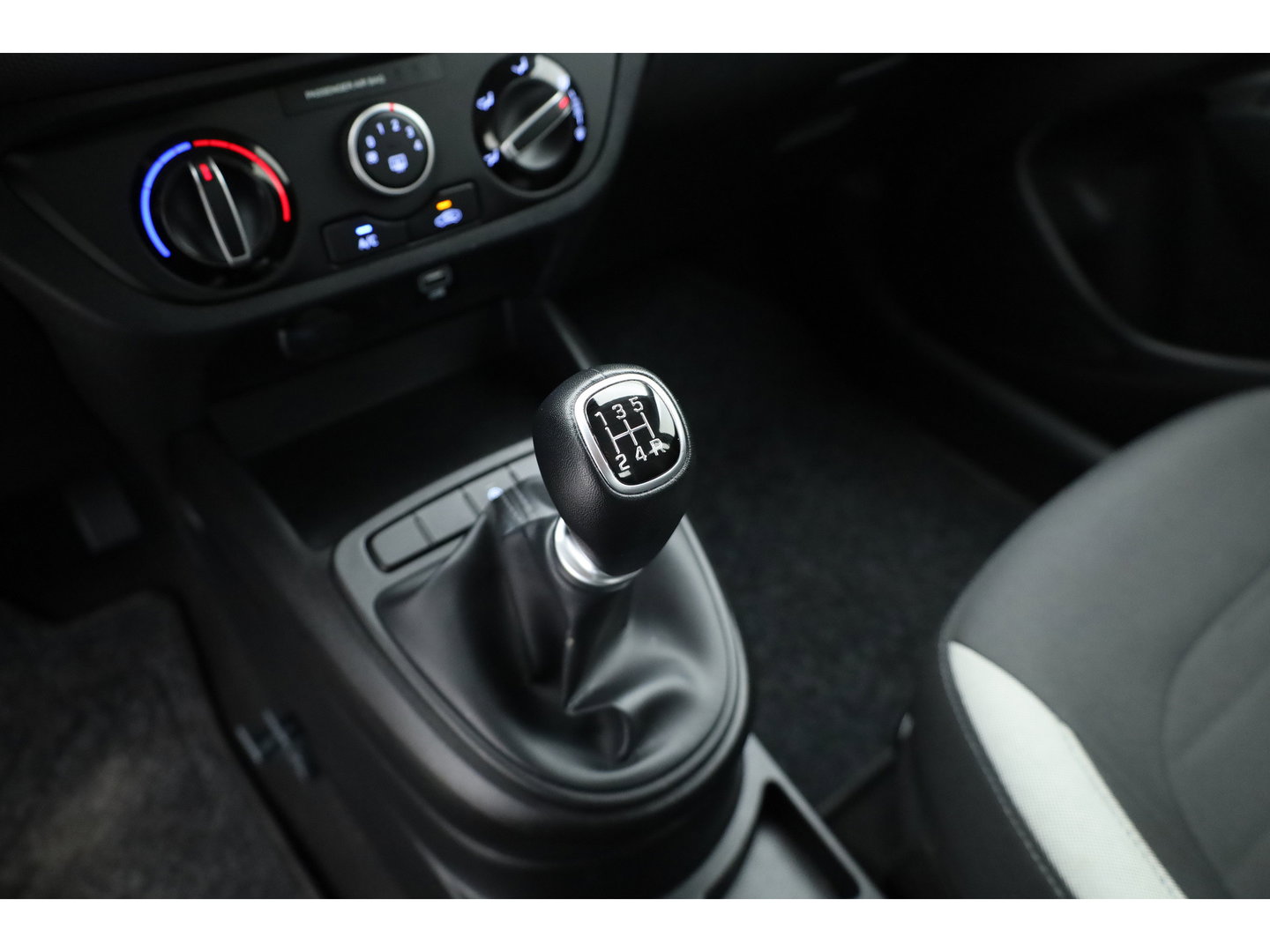 Hyundai i10 1.0 Comfort | Rijklaar! | Cruise Control | All Season | Lane Assist | DAB | Apple CarPlay & Android Auto
