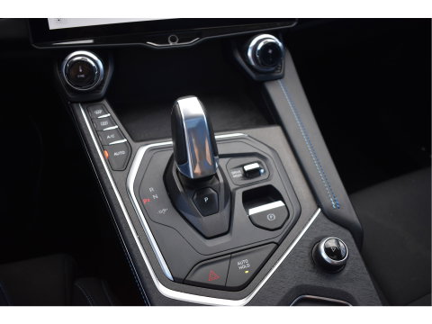 Lynk & Co 01 1.5 PHEV 261 pk | Facelift | Trekhaak | 360 gr.camera | Pano | Keyless | Carplay | DAB | Full LED