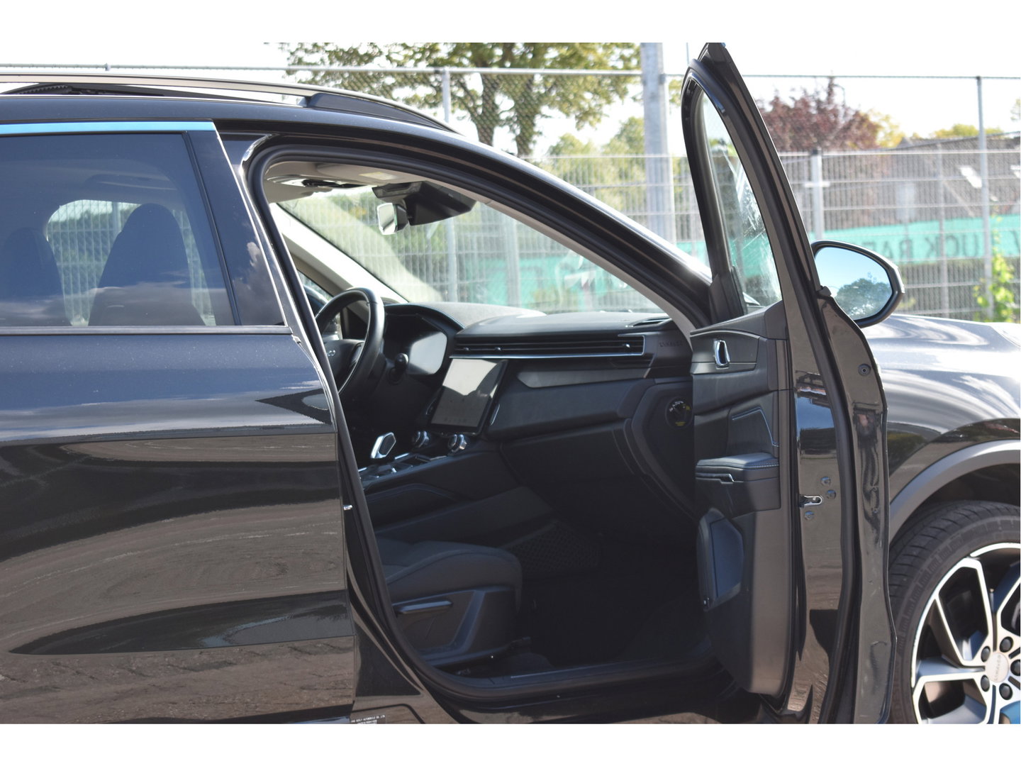 Lynk & Co 01 1.5 PHEV 261 pk | Facelift | Trekhaak | 360 gr.camera | Pano | Keyless | Carplay | DAB | Full LED