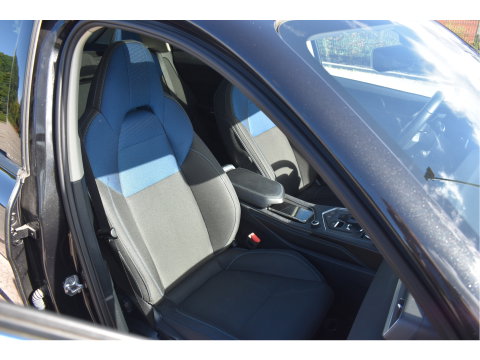 Lynk & Co 01 1.5 PHEV 261 pk | Facelift | Trekhaak | 360 gr.camera | Pano | Keyless | Carplay | DAB | Full LED
