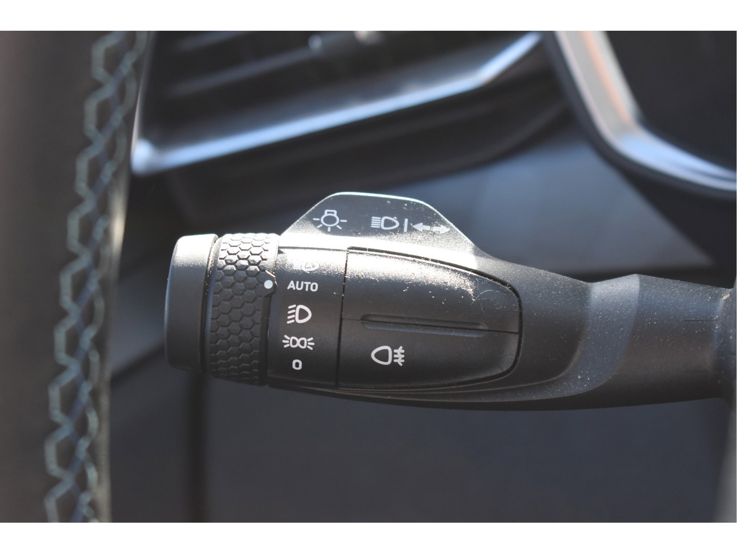Lynk & Co 01 1.5 PHEV 261 pk | Facelift | Trekhaak | 360 gr.camera | Pano | Keyless | Carplay | DAB | Full LED