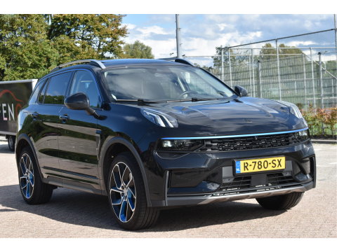Lynk & Co 01 1.5 PHEV 261 pk | Facelift | Trekhaak | 360 gr.camera | Pano | Keyless | Carplay | DAB | Full LED