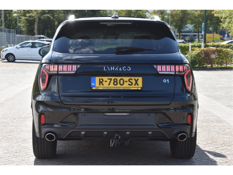 Lynk & Co 01 1.5 PHEV 261 pk | Facelift | Trekhaak | 360 gr.camera | Pano | Keyless | Carplay | DAB | Full LED