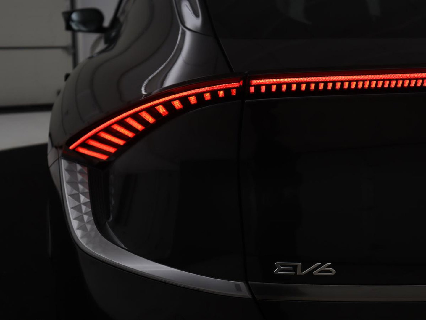 Kia Ev6 Plus 77.4 kWh SOH 94,2% | LED | Meridian Sound | Camera | Apple Carplay | Stoelverwarming/ventilatie |