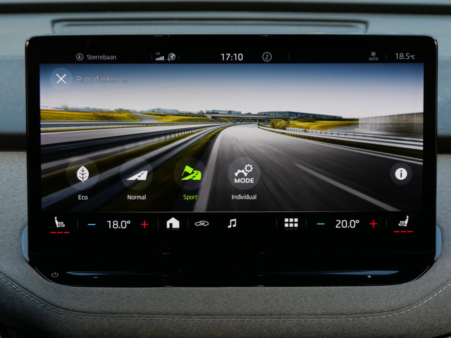 Škoda Enyaq iV 60 WARMTEPOMP/ ADAPTIVE CRUISE/ TREKHAAK/ BLINDSPOT/ CAMERA/ SOH 90%