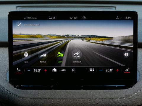 Škoda Enyaq iV 60 WARMTEPOMP/ ADAPTIVE CRUISE/ TREKHAAK/ BLINDSPOT/ CAMERA/ SOH 90%