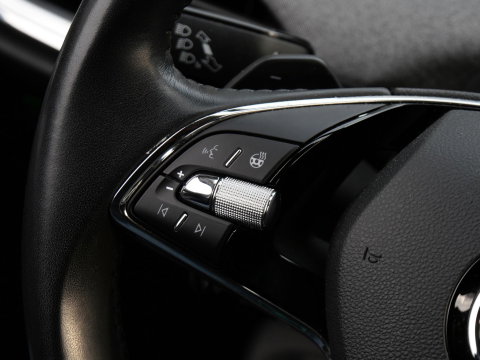 Škoda Enyaq iV 60 WARMTEPOMP/ ADAPTIVE CRUISE/ TREKHAAK/ BLINDSPOT/ CAMERA/ SOH 90%