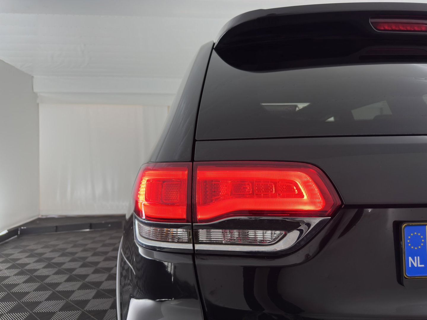 Jeep Grand Cherokee 3.0 CRD 75TH ANNIVERSARY OVERLAND *AUT | PANO |  FULL-LEATHER | XENON | AIR-SUSPENSION | BLIS | MEMORY-PACK | CAMERA | KEYLESS | NAVI-FULLMAP | TOWBAR | COMFORT-SEATS | SHIFT-PADDLES |  DAB+
