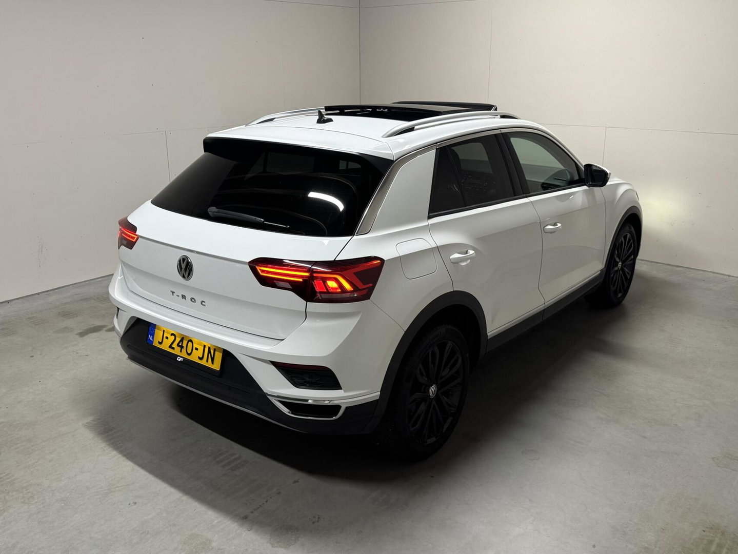 Volkswagen T-Roc 1.5 TSI Sport Pano Virtual Acc Carplay Navi NAP