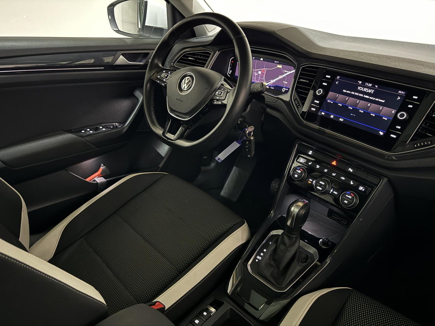 Volkswagen T-Roc 1.5 TSI Sport Pano Virtual Acc Carplay Navi NAP
