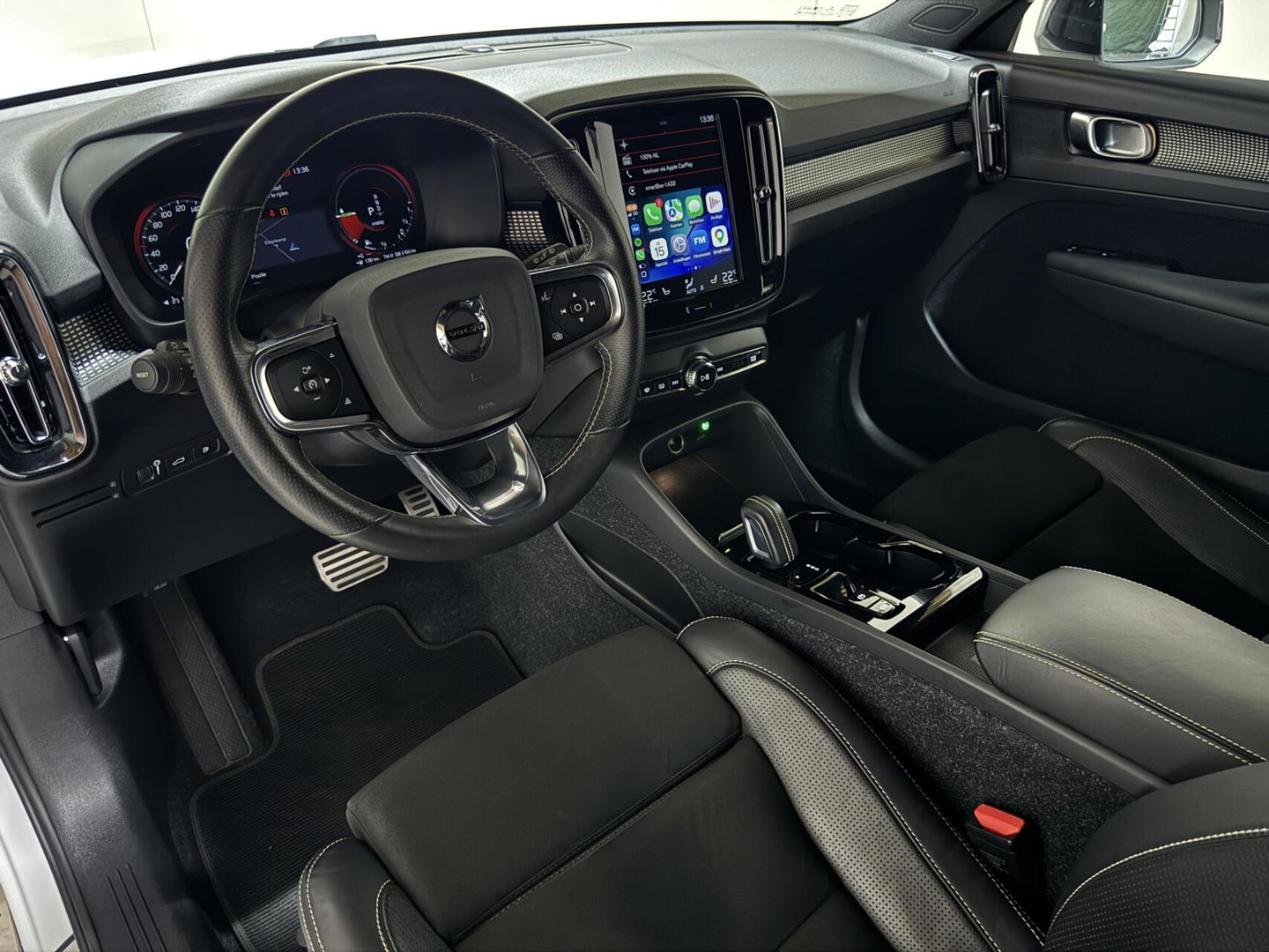 Volvo XC40 1.5 T5 Recharge R-Design Carplay Navi Cruise Camera Trekh.