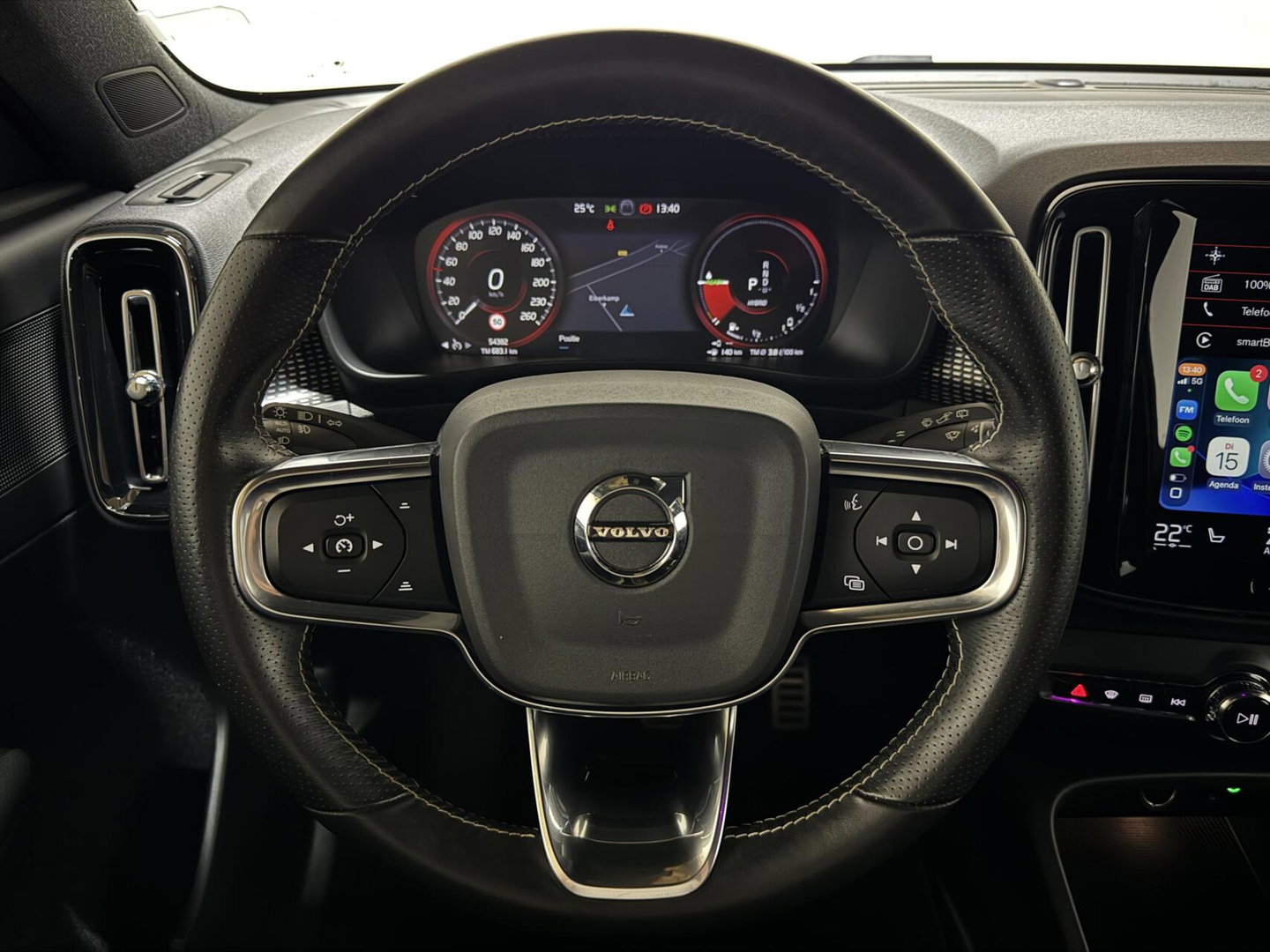 Volvo XC40 1.5 T5 Recharge R-Design Carplay Navi Cruise Camera Trekh.