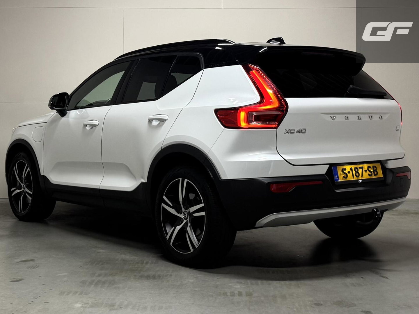 Volvo XC40 1.5 T5 Recharge R-Design Carplay Navi Cruise Camera Trekh.