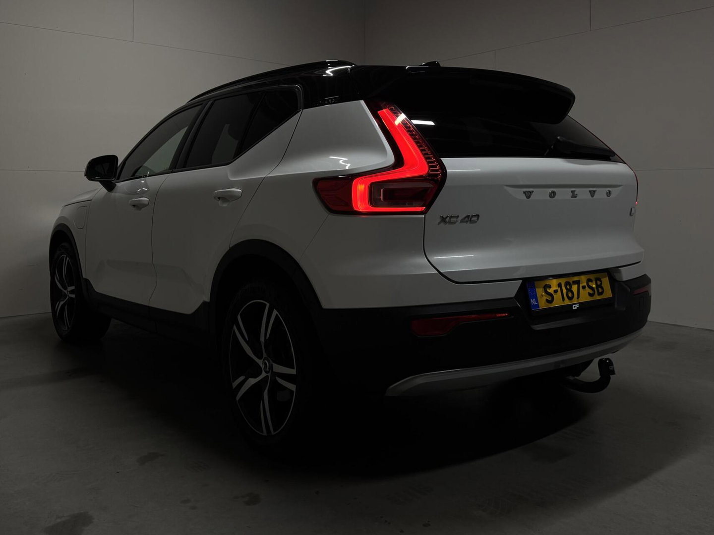 Volvo XC40 1.5 T5 Recharge R-Design Carplay Navi Cruise Camera Trekh.