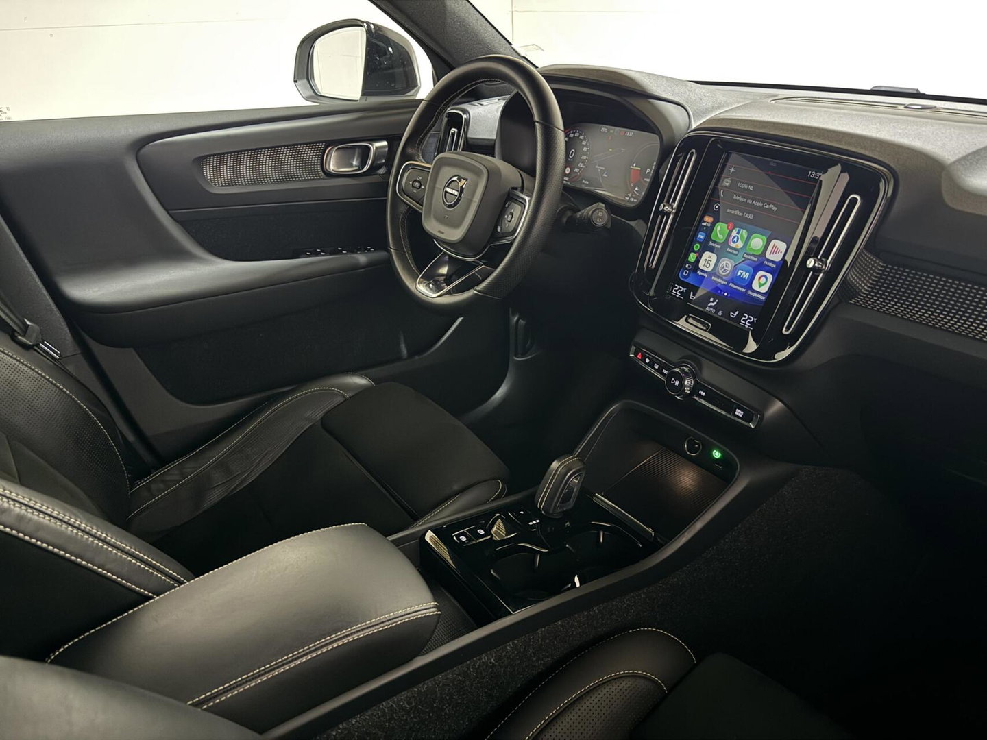 Volvo XC40 1.5 T5 Recharge R-Design Carplay Navi Cruise Camera Trekh.