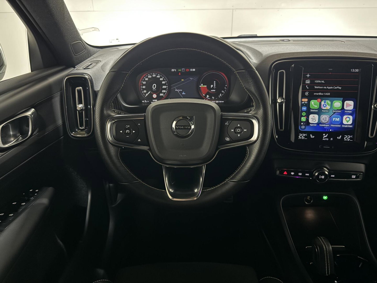 Volvo XC40 1.5 T5 Recharge R-Design Carplay Navi Cruise Camera Trekh.