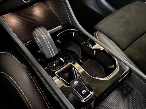 Volvo XC40 1.5 T5 Recharge R-Design Carplay Navi Cruise Camera Trekh.