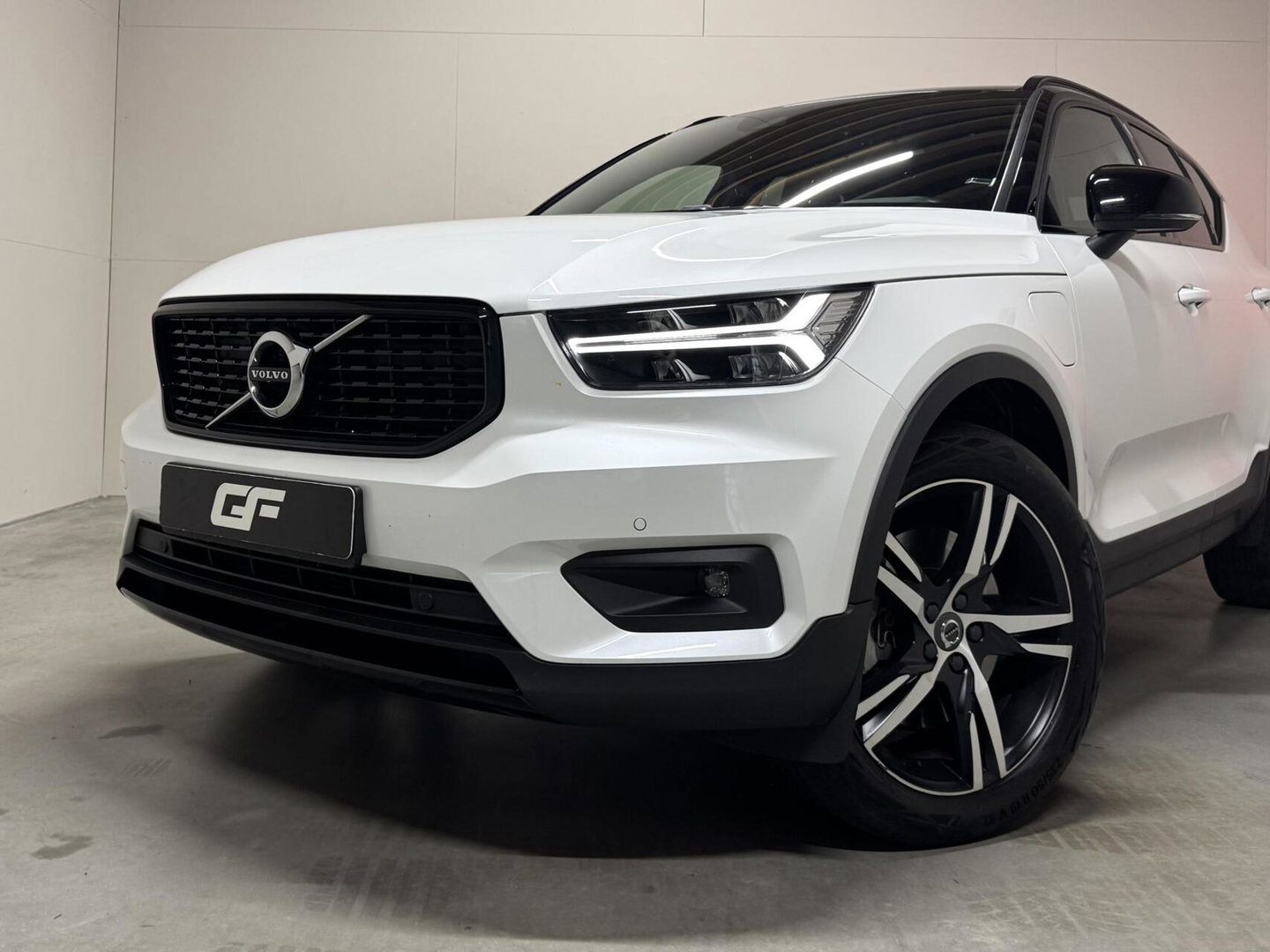 Volvo XC40 1.5 T5 Recharge R-Design Carplay Navi Cruise Camera Trekh.