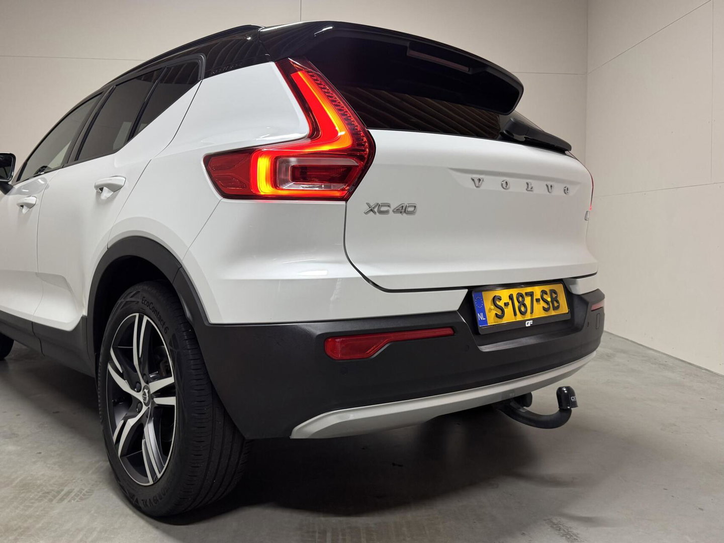 Volvo XC40 1.5 T5 Recharge R-Design Carplay Navi Cruise Camera Trekh.