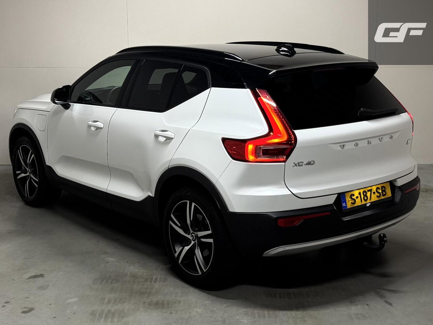 Volvo XC40 1.5 T5 Recharge R-Design Carplay Navi Cruise Camera Trekh.