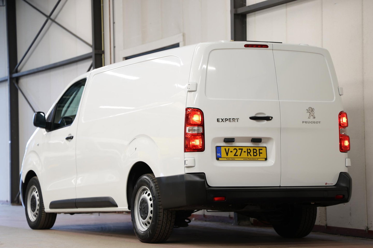 Peugeot Expert 2.0 BlueHDI 120 L3H1 LANG 2500KG TREKVERMOGEN