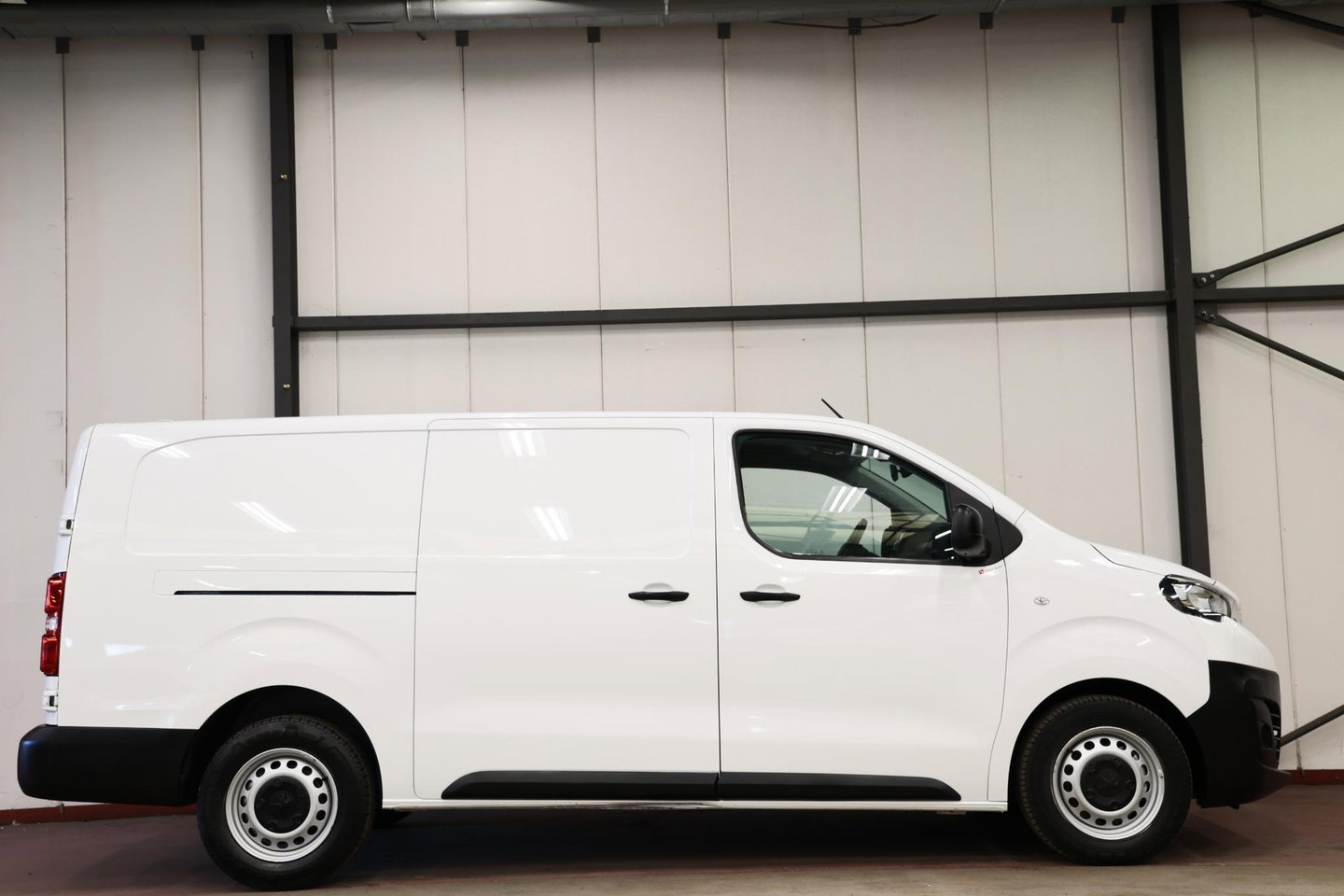 Peugeot Expert 2.0 BlueHDI 120 L3H1 LANG 2500KG TREKVERMOGEN