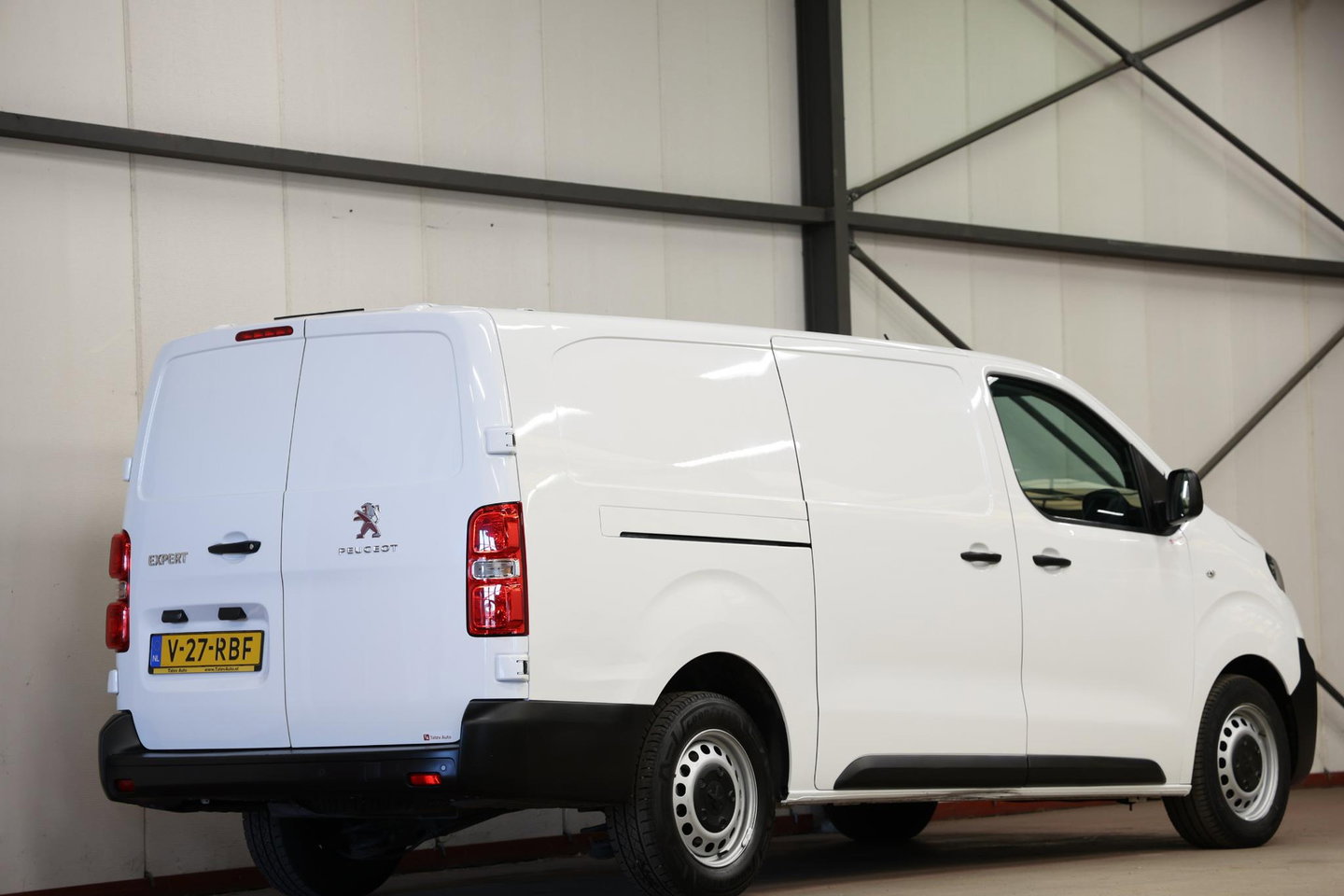 Peugeot Expert 2.0 BlueHDI 120 L3H1 LANG 2500KG TREKVERMOGEN
