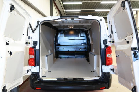 Peugeot Expert 2.0 BlueHDI 120 L3H1 LANG 2500KG TREKVERMOGEN
