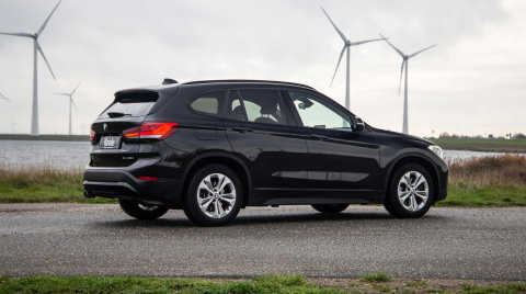 BMW X1 xDrive25e Executive CAMERA / CARPLAY / HEAD UP DISPLAY / LEDER / LED / CRUISE CONTROLE / STOELVERWARMING