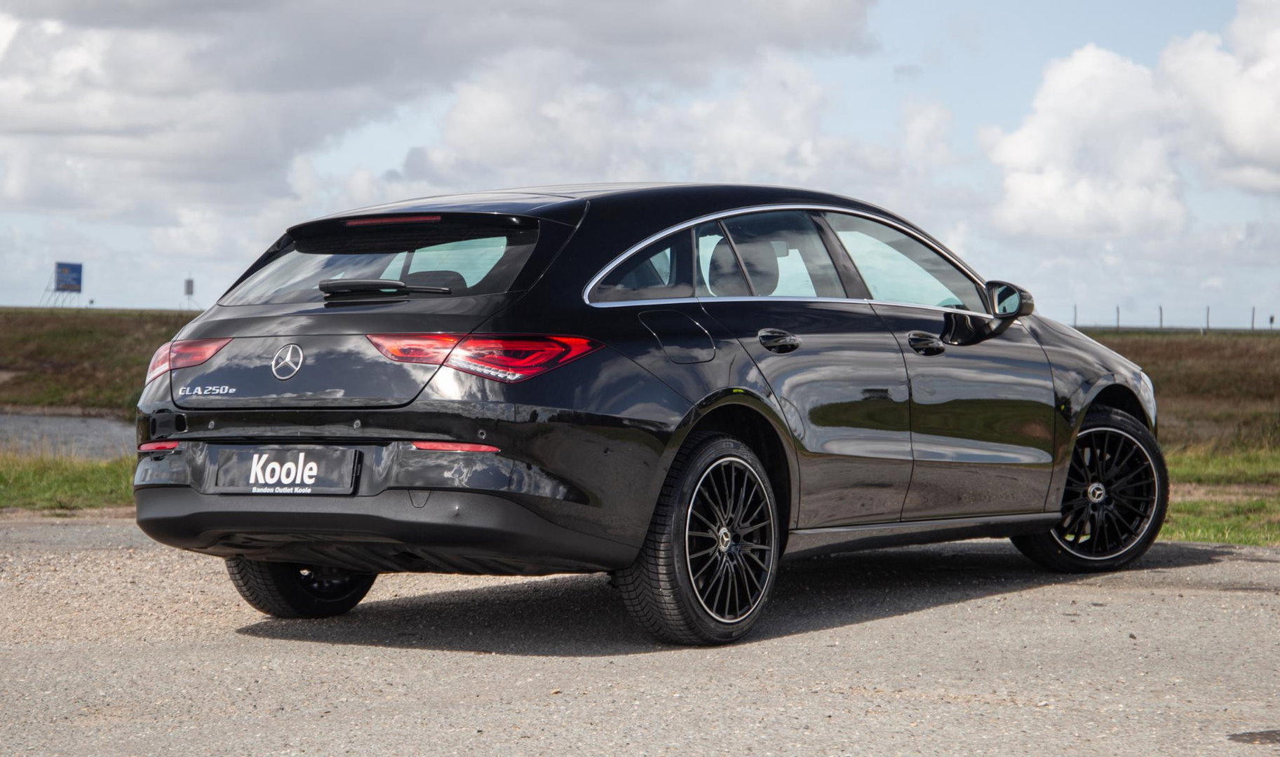 Mercedes-Benz CLA Shooting Brake 250e Business Line (PHEV) CARPLAY / STOELVERWARMING / AMBIENT LIGHTING / CAMERA