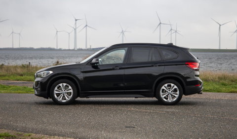 BMW X1 xDrive25e Executive CAMERA / CARPLAY / HEAD UP DISPLAY / LEDER / LED / CRUISE CONTROLE / STOELVERWARMING