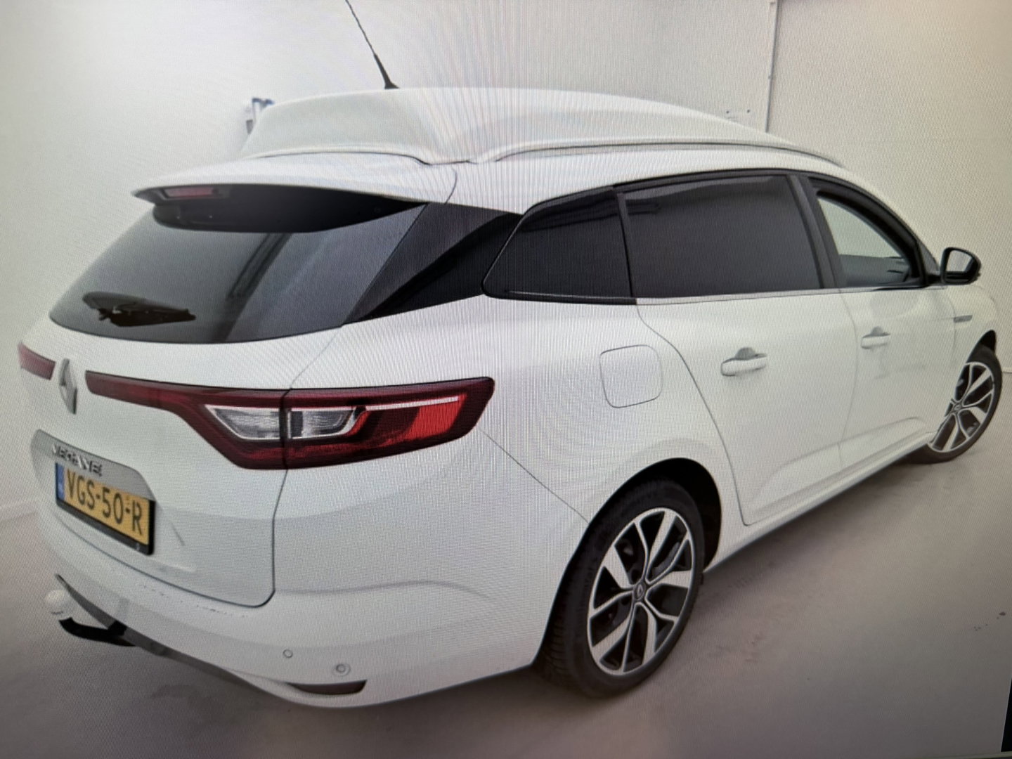 Renault Mégane 1.3 TCE Bose benzine grijs kenteken / vaste prijs rijklaar € 10.950 ex btw / euro 6 / lease vanaf € 185 / bpm vrij / trekhaak / airco / cruise contol / komt binnen !