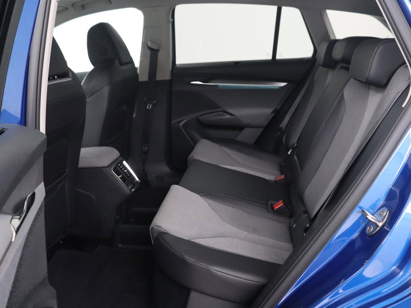Škoda Enyaq iV 60 | SOH 92,1 % | Trekhaak | Pano.Dak | LED | Stoelverwarming | Navigatie | Apple Carplay |