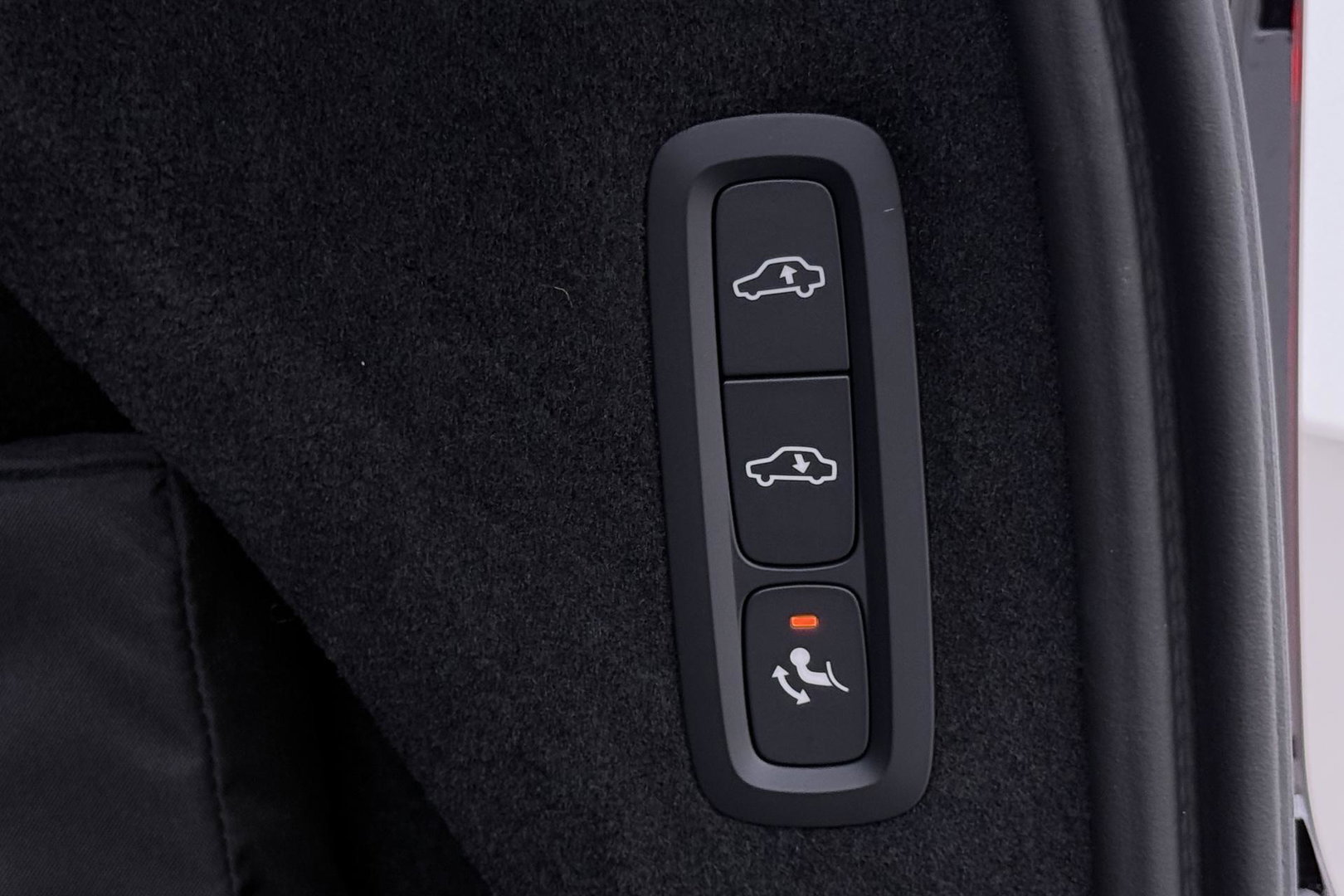 Volvo XC90 T8 Ultra Dark | Bowers&Wilkins | Luchtvering | Panoramadak | 360° Camera | Trekhaak | Massage+Ventilatie | Head-Up | 22 Inch