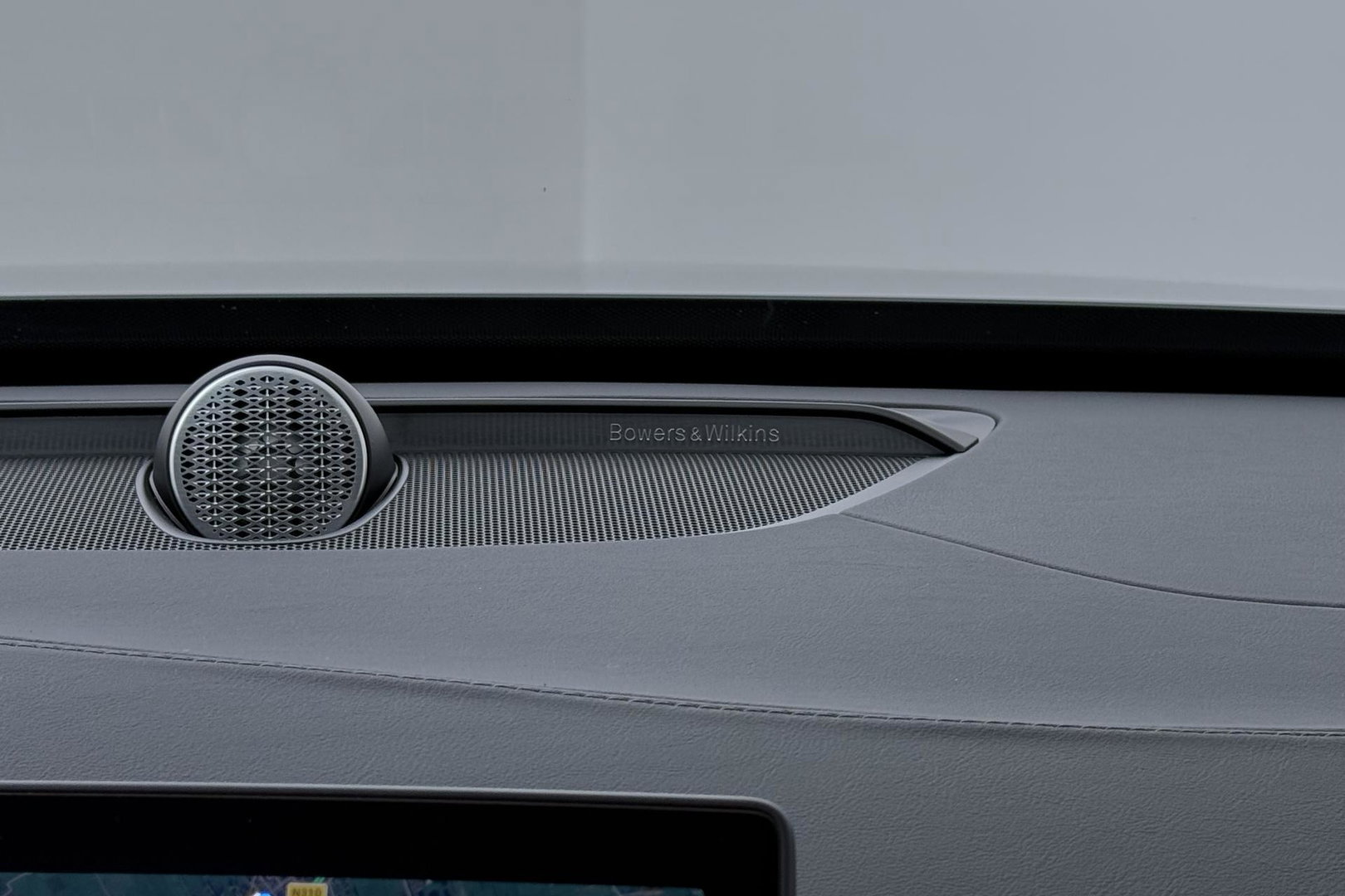 Volvo XC90 T8 Ultra Dark | Bowers&Wilkins | Luchtvering | Panoramadak | 360° Camera | Trekhaak | Massage+Ventilatie | Head-Up | 22 Inch