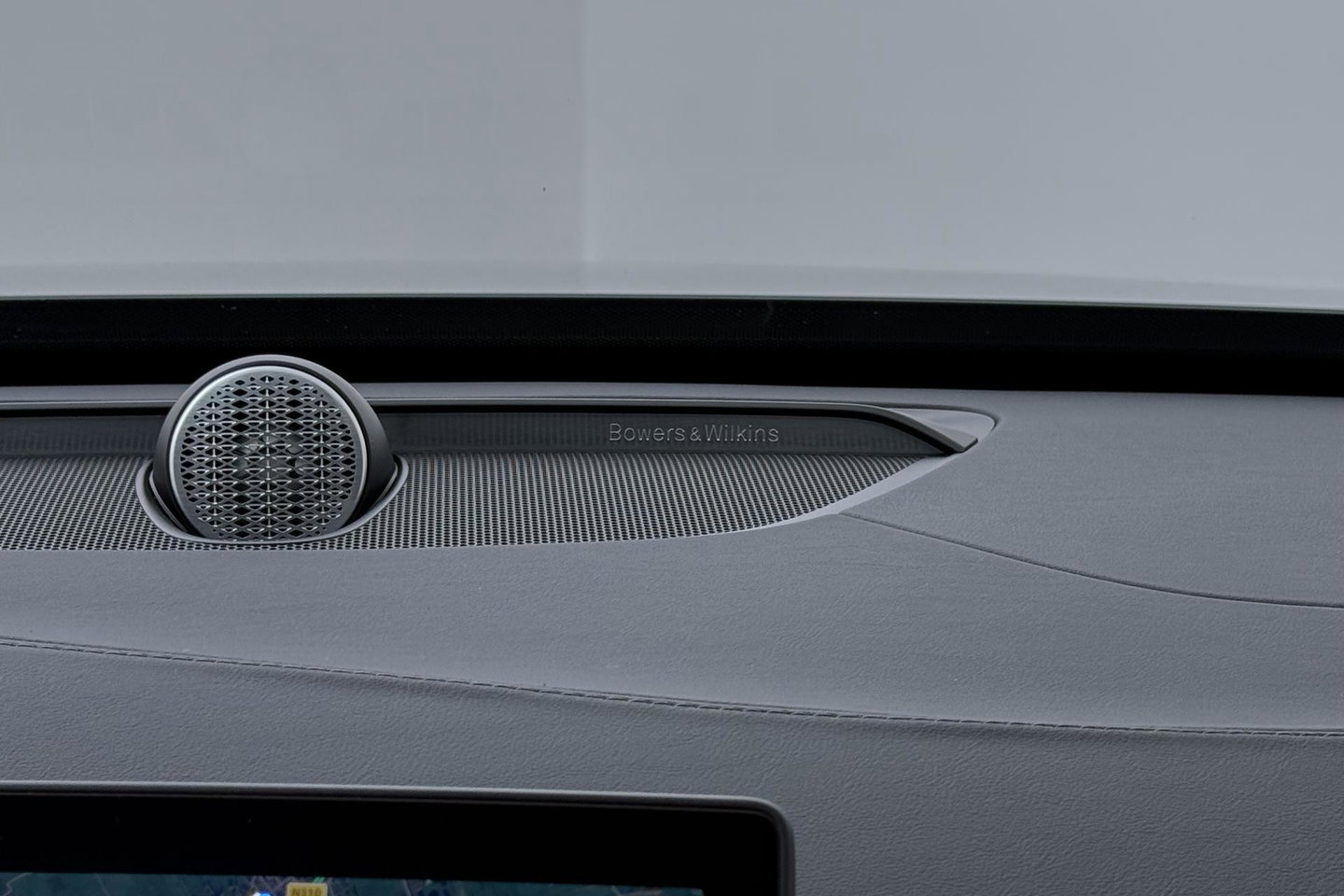 Volvo XC90 T8 Ultra Dark | Bowers&Wilkins | Luchtvering | Panoramadak | 360° Camera | Trekhaak | Massage+Ventilatie | Head-Up | 22 Inch