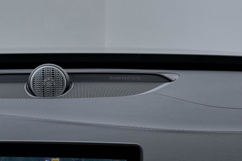 Volvo XC90 T8 Ultra Dark | Bowers&Wilkins | Luchtvering | Panoramadak | 360° Camera | Trekhaak | Massage+Ventilatie | Head-Up | 22 Inch