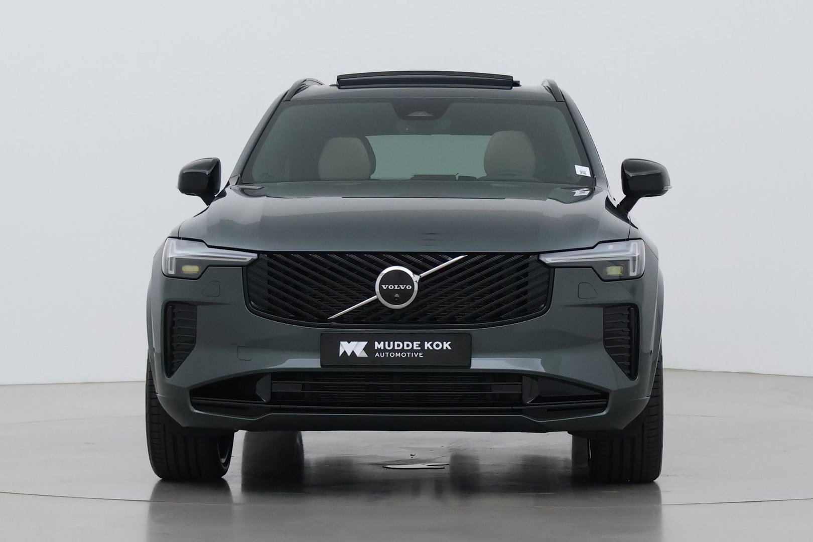 Volvo XC90 T8 Ultra Dark | Bowers&Wilkins | Luchtvering | Panoramadak | 360° Camera | Trekhaak | Massage+Ventilatie | Head-Up | 22 Inch