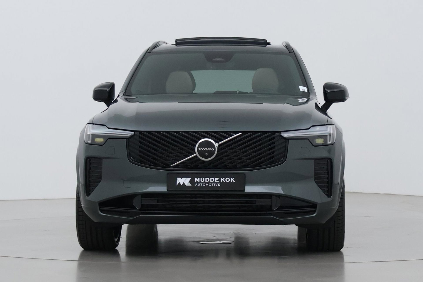 Volvo XC90 T8 Ultra Dark | Bowers&Wilkins | Luchtvering | Panoramadak | 360° Camera | Trekhaak | Massage+Ventilatie | Head-Up | 22 Inch