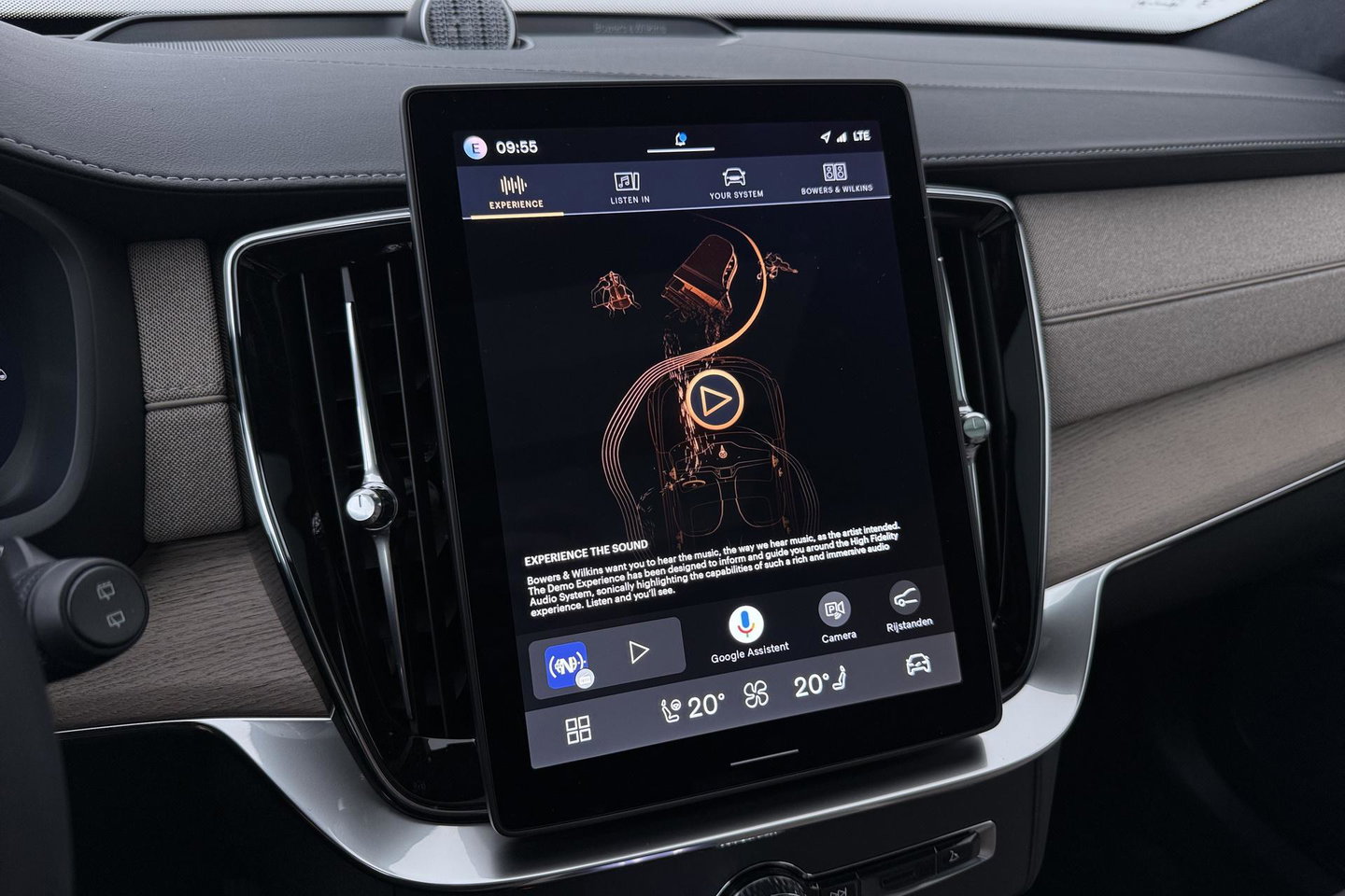 Volvo XC90 T8 Ultra Dark | Bowers&Wilkins | Luchtvering | Panoramadak | 360° Camera | Trekhaak | Massage+Ventilatie | Head-Up | 22 Inch