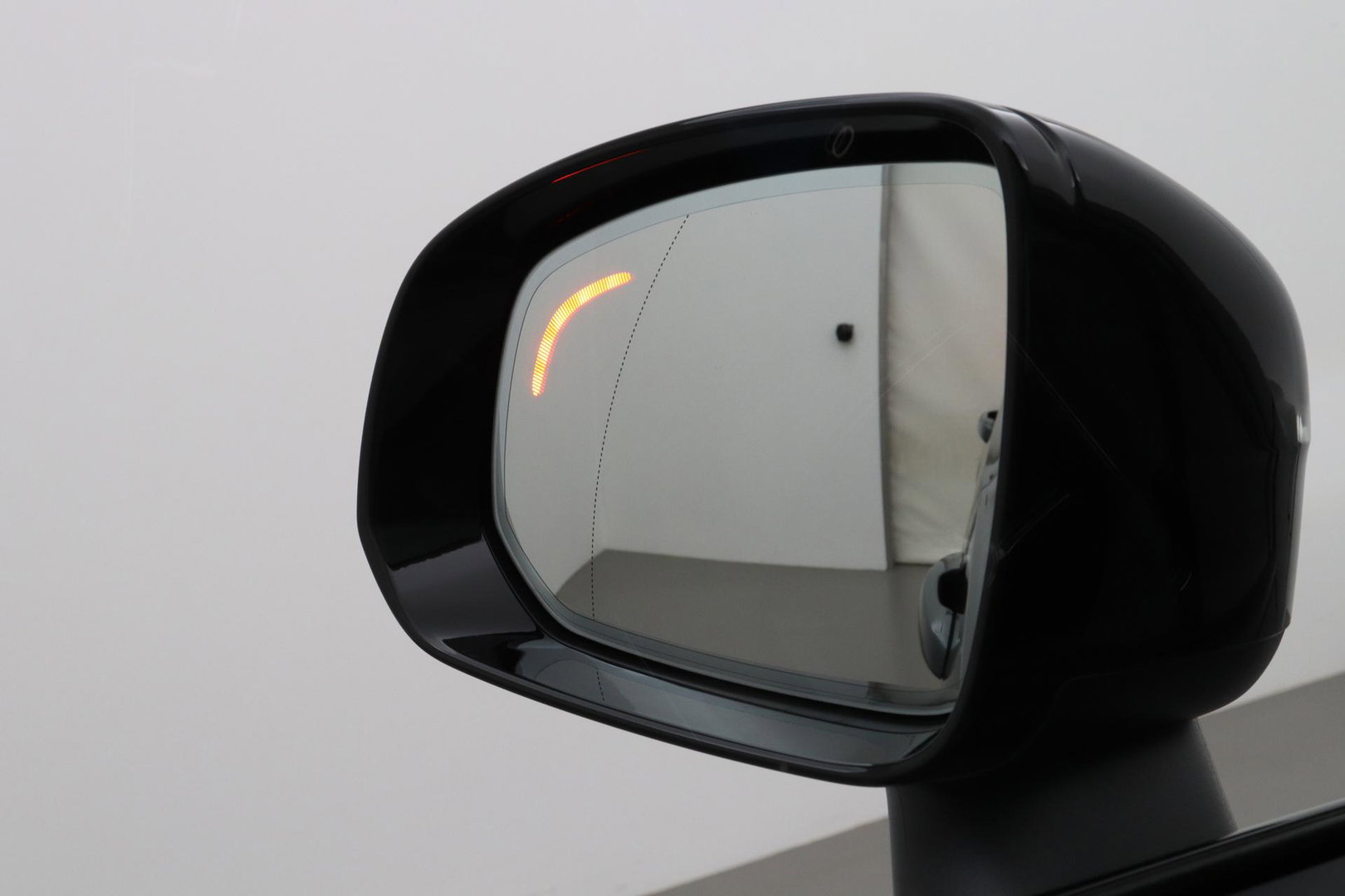Volvo XC90 T8 Ultra Dark | Bowers&Wilkins | Luchtvering | Panoramadak | 360° Camera | Trekhaak | Massage+Ventilatie | Head-Up | 22 Inch