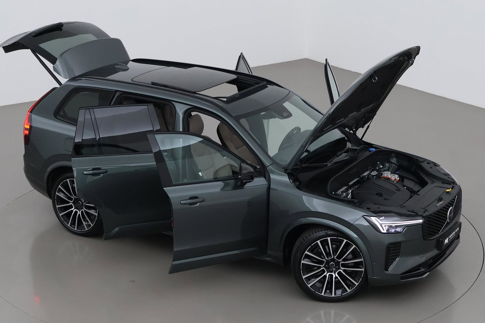 Volvo XC90 T8 Ultra Dark | Bowers&Wilkins | Luchtvering | Panoramadak | 360° Camera | Trekhaak | Massage+Ventilatie | Head-Up | 22 Inch
