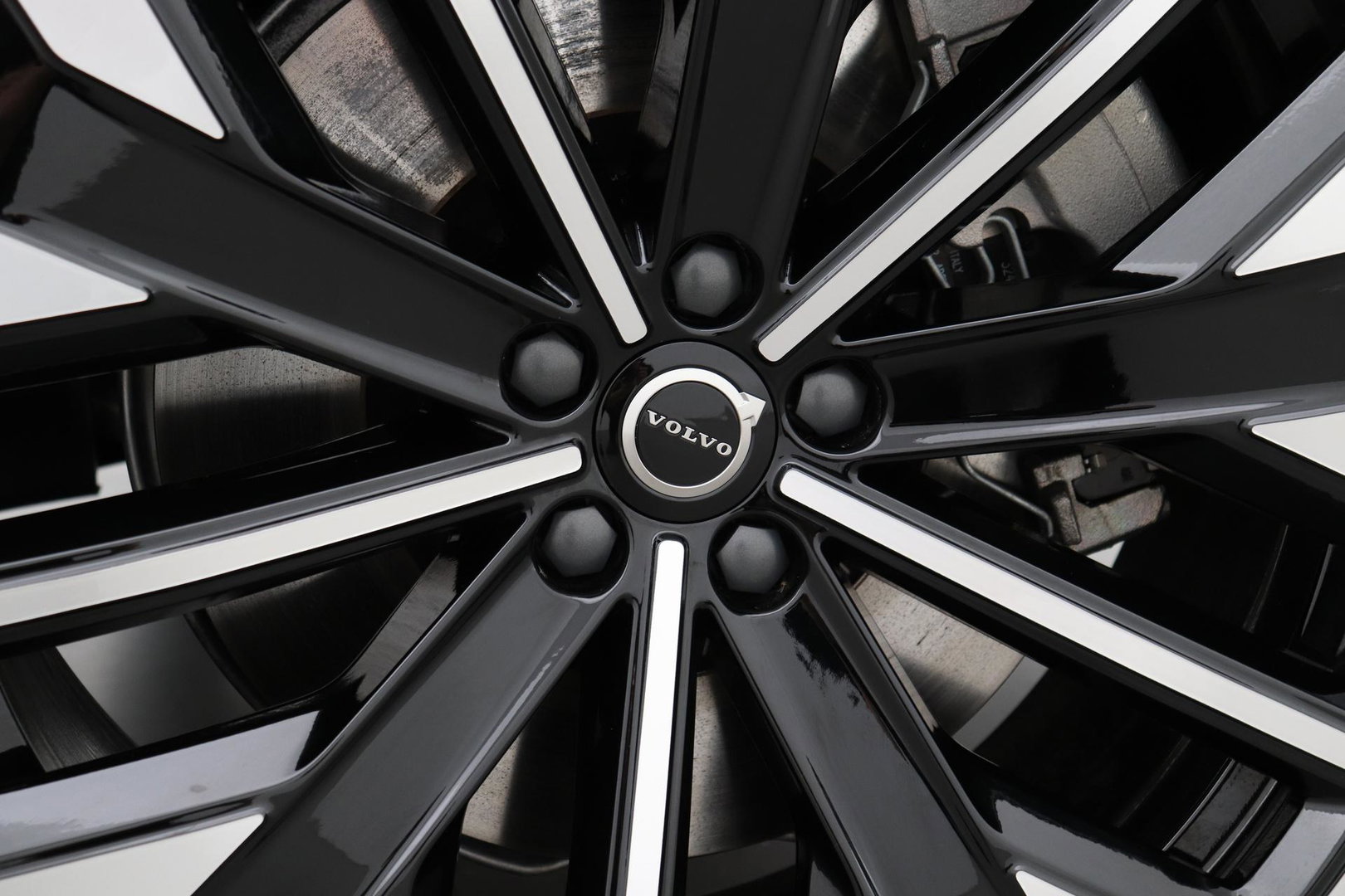 Volvo XC90 T8 Ultra Dark | Bowers&Wilkins | Luchtvering | Panoramadak | 360° Camera | Trekhaak | Massage+Ventilatie | Head-Up | 22 Inch
