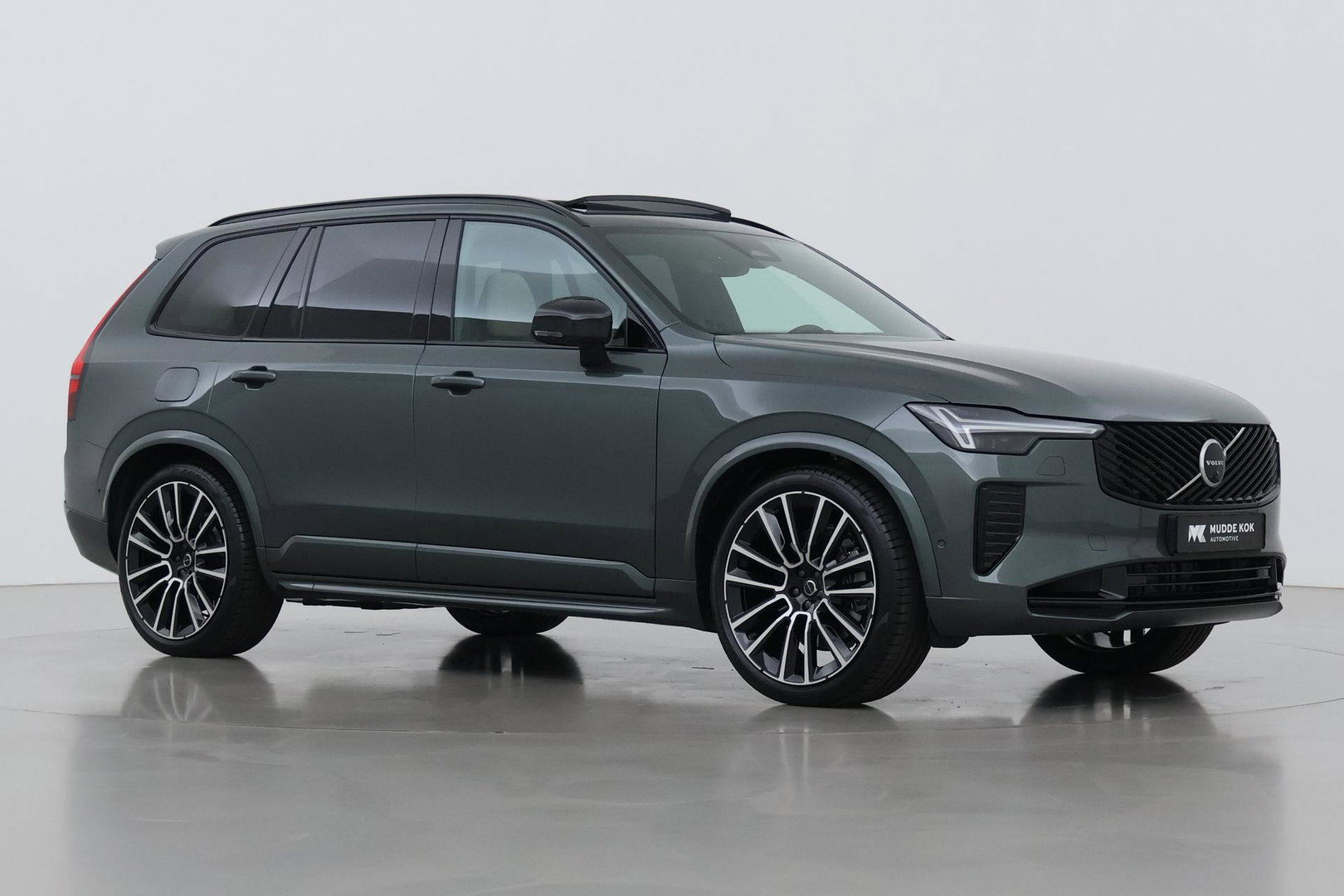 Volvo XC90 T8 Ultra Dark | Bowers&Wilkins | Luchtvering | Panoramadak | 360° Camera | Trekhaak | Massage+Ventilatie | Head-Up | 22 Inch