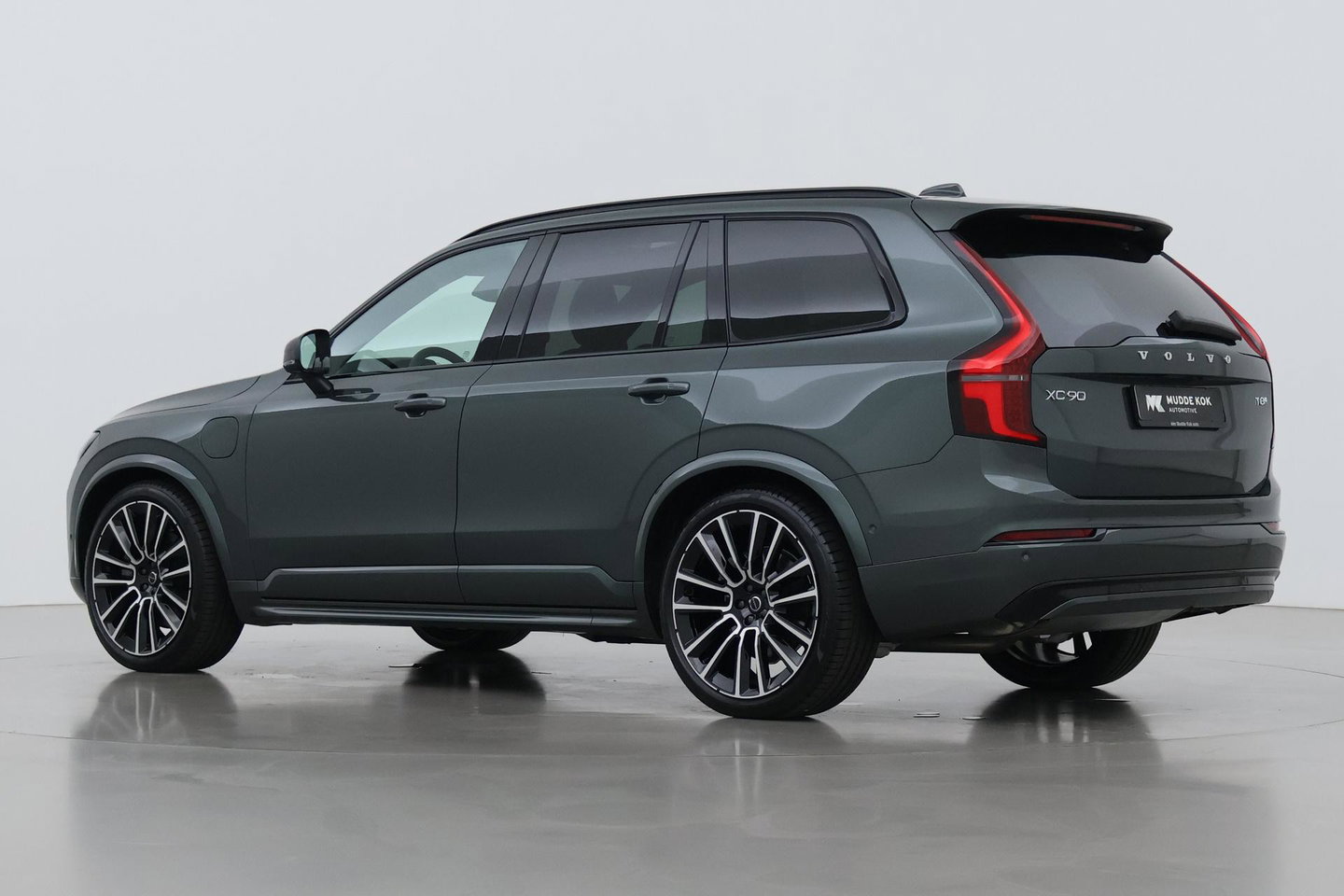 Volvo XC90 T8 Ultra Dark | Bowers&Wilkins | Luchtvering | Panoramadak | 360° Camera | Trekhaak | Massage+Ventilatie | Head-Up | 22 Inch