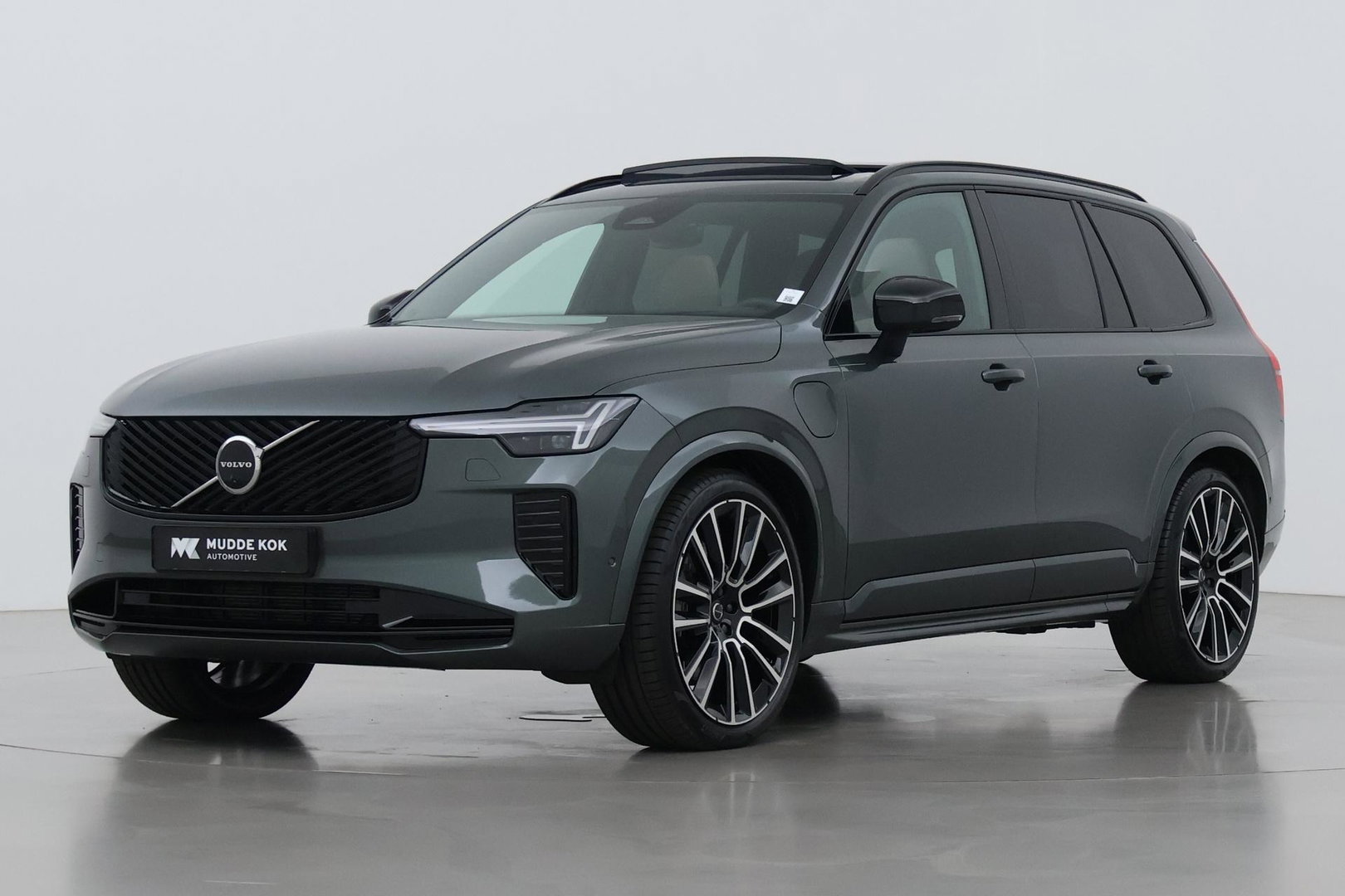 Volvo XC90 T8 Ultra Dark | Bowers&Wilkins | Luchtvering | Panoramadak | 360° Camera | Trekhaak | Massage+Ventilatie | Head-Up | 22 Inch