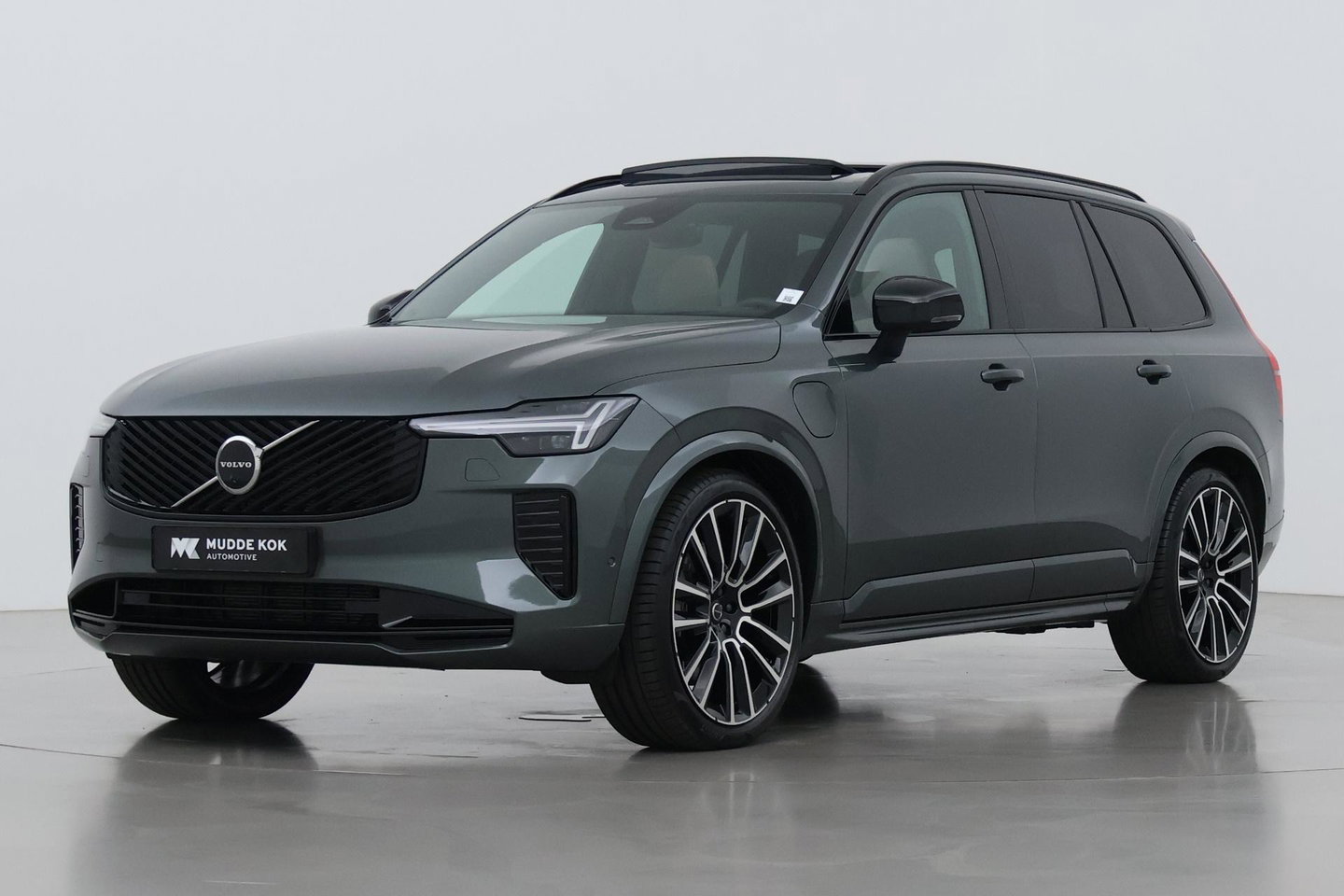 Volvo XC90 T8 Ultra Dark | Bowers&Wilkins | Luchtvering | Panoramadak | 360° Camera | Trekhaak | Massage+Ventilatie | Head-Up | 22 Inch