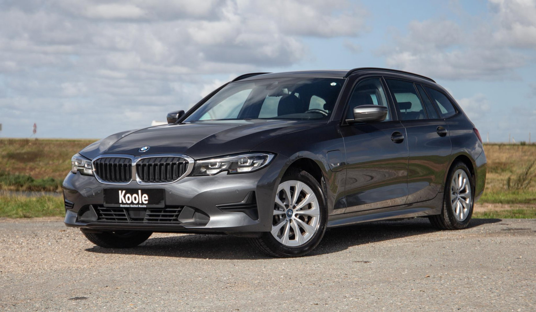 BMW 3 Serie Touring 330e High Executive LED / DEALER ONDERHOUDEN / CAMERA / CARPLAY / PHEV