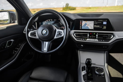 BMW 3 Serie Touring 330e High Executive LED / DEALER ONDERHOUDEN / CAMERA / CARPLAY / PHEV
